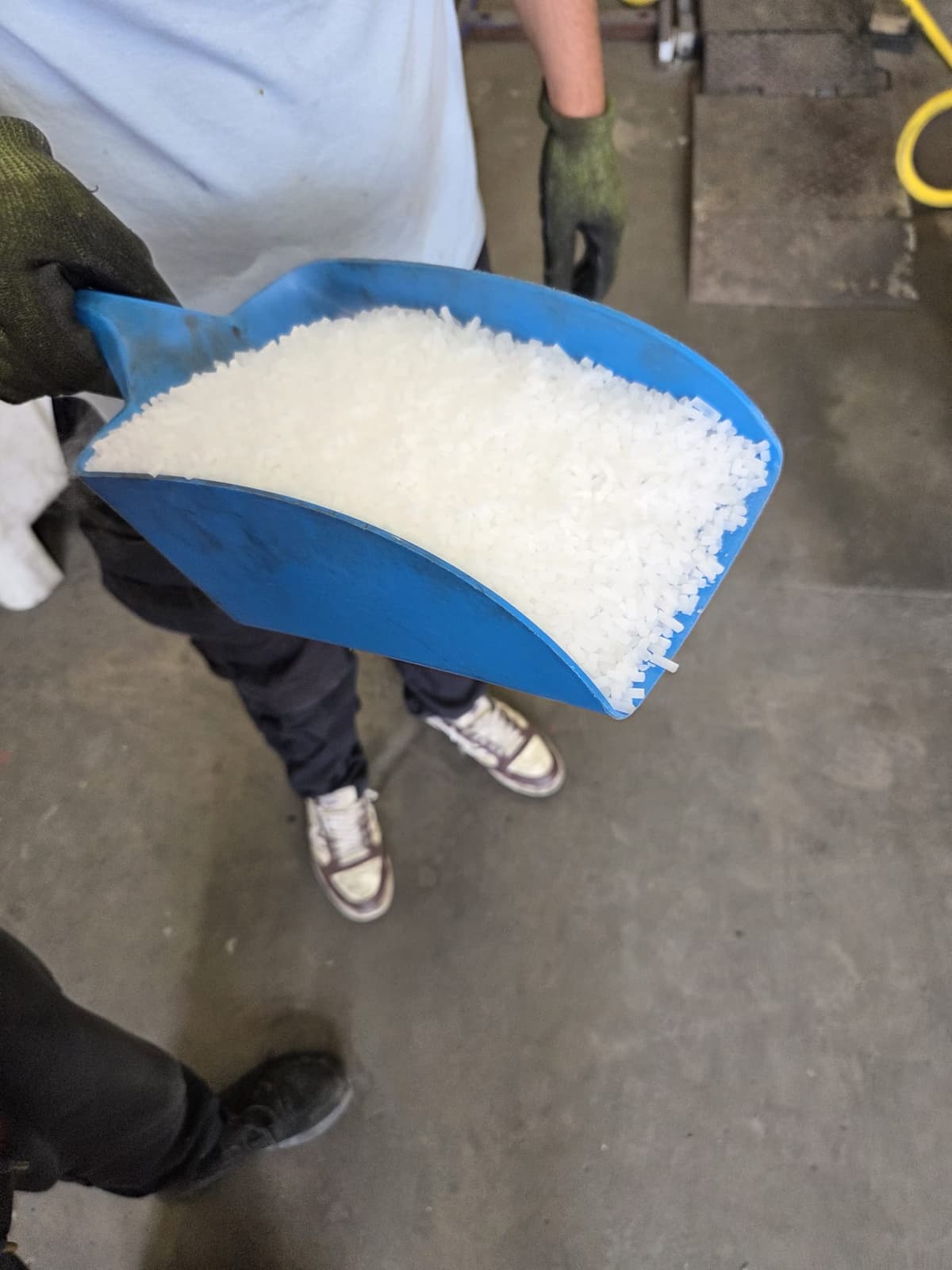 Solid CO2 pellets, the blasting medium used for engine bay cleaning